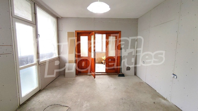 Продава МНОГОСТАЕН в област Стара Загора, гр. Раднево - 100 кв.м / 36 500 € » 71 387.80 лв., БЪЛГЕРИАН ПРОПЕРТИС