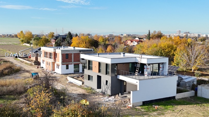 Продава КЪЩА, гр. Пловдив, Коматевско шосе, снимка 3 - Къщи - 49384319