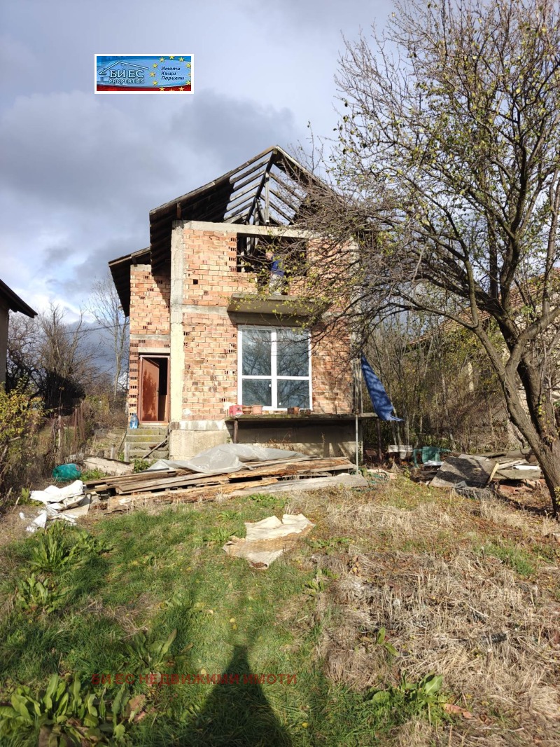 Продава КЪЩА, област Перник, с. Големо Бучино • 52000 € / 101703.16 лв. • 85553063 1