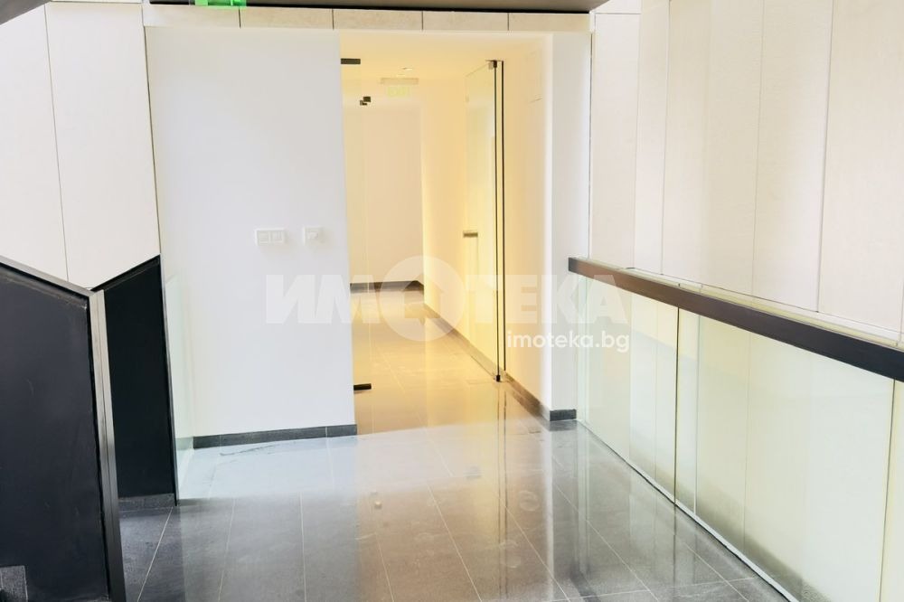 Продава МНОГОСТАЕН, гр. София, Изток, снимка 2 - Апартаменти - 54148605