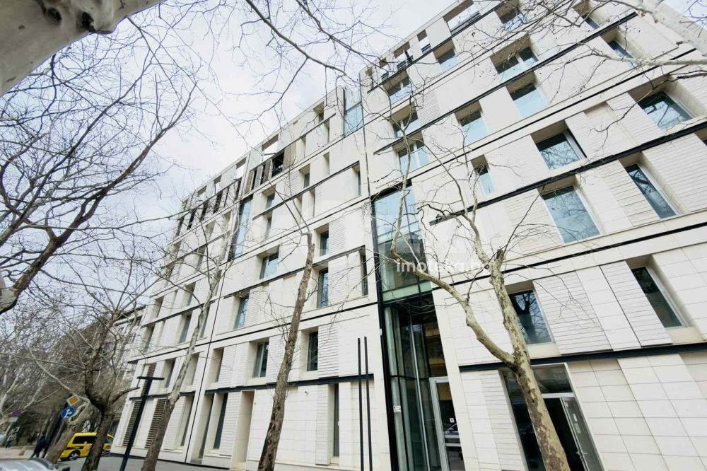 Продава МНОГОСТАЕН, гр. София, Изток