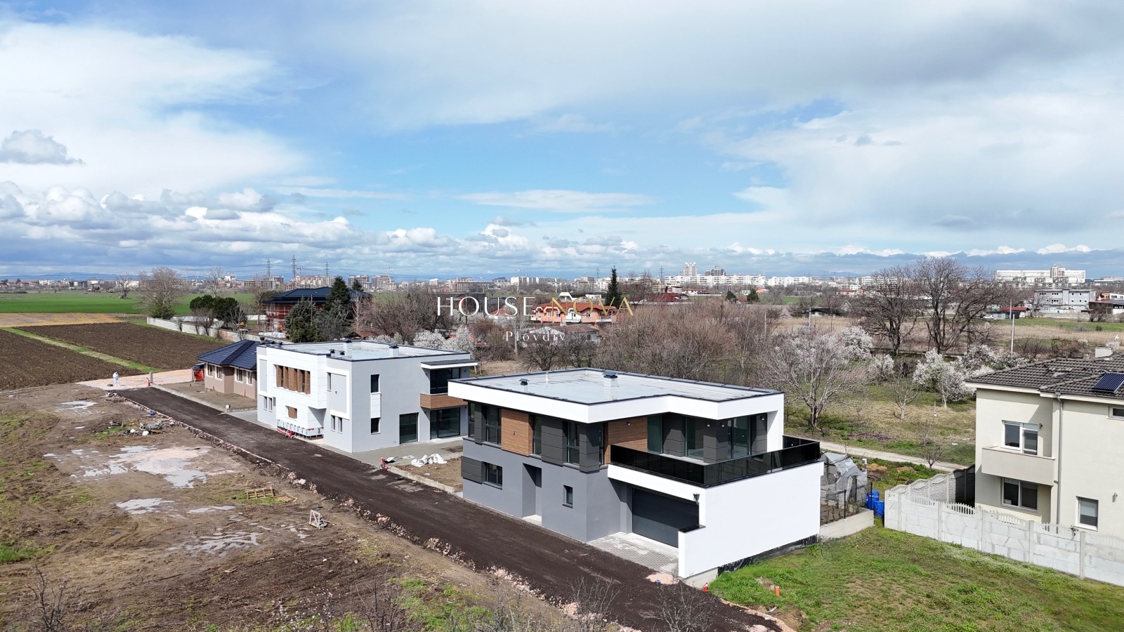 Продава КЪЩА, гр. Пловдив, Коматевско шосе, снимка 2 - Къщи - 49384319