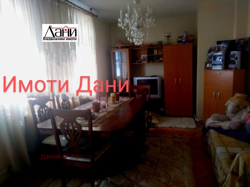 Продава 2-СТАЕН, гр. Шумен, Тракия, снимка 1 - Aпартаменти - 49392290