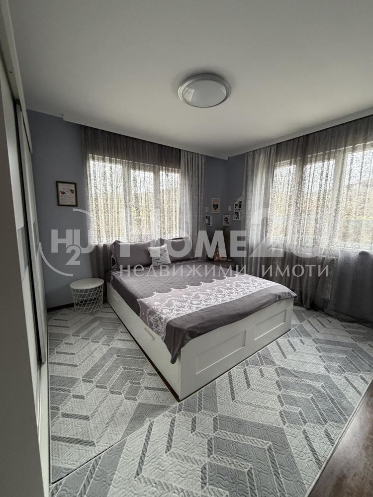 Продава КЪЩА, с. Ябланица, област София област