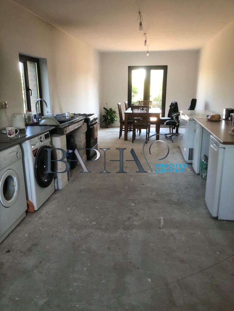 Продава КЪЩА, с. Изгрев, област Варна, снимка 8 - Къщи - 52624549