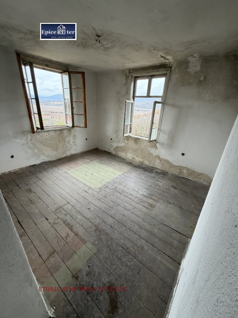 Продава КЪЩА, с. Лобош, област Перник, снимка 9 - Къщи - 53162647