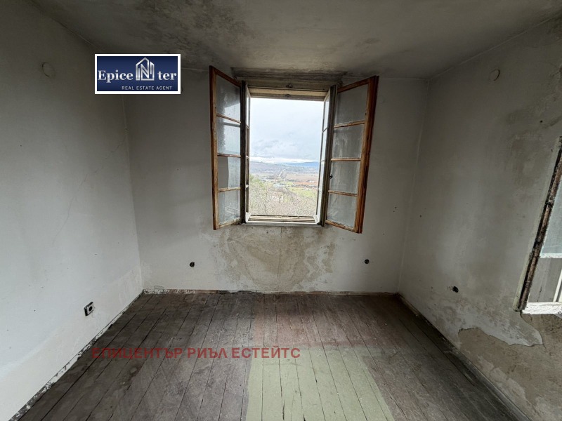 Продава КЪЩА, с. Лобош, област Перник, снимка 14 - Къщи - 53162647