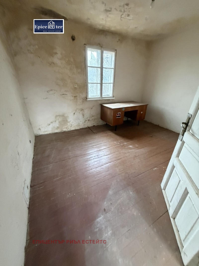 Продава КЪЩА, с. Лобош, област Перник, снимка 10 - Къщи - 53162647