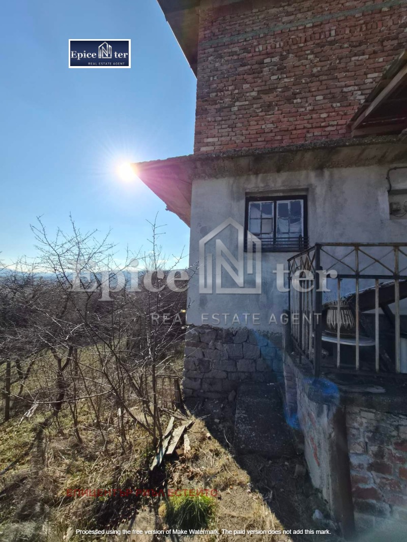 Продава КЪЩА, с. Лобош, област Перник