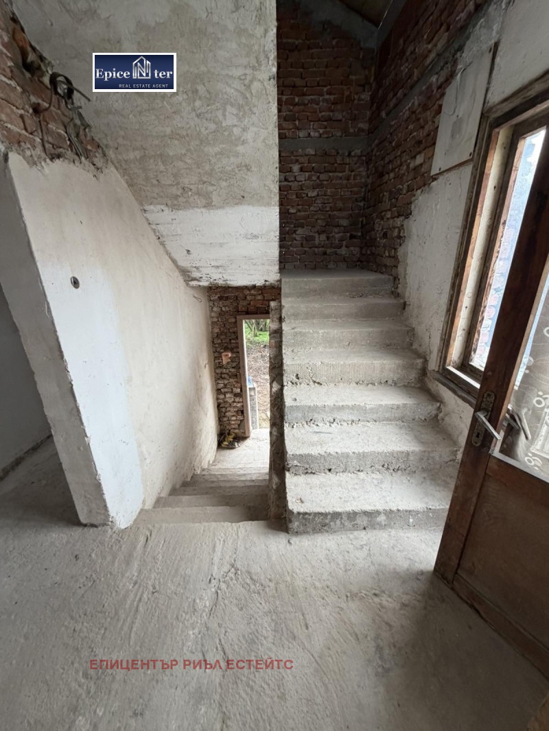 Продава КЪЩА, с. Лобош, област Перник, снимка 13 - Къщи - 53162647