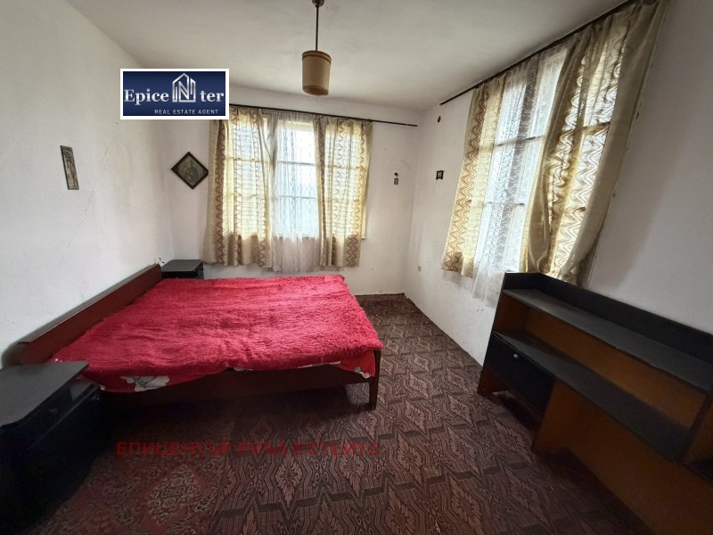 Продава КЪЩА, с. Лобош, област Перник, снимка 2 - Къщи - 53162647