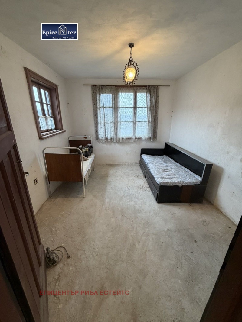 Продава КЪЩА, с. Лобош, област Перник, снимка 12 - Къщи - 53162647