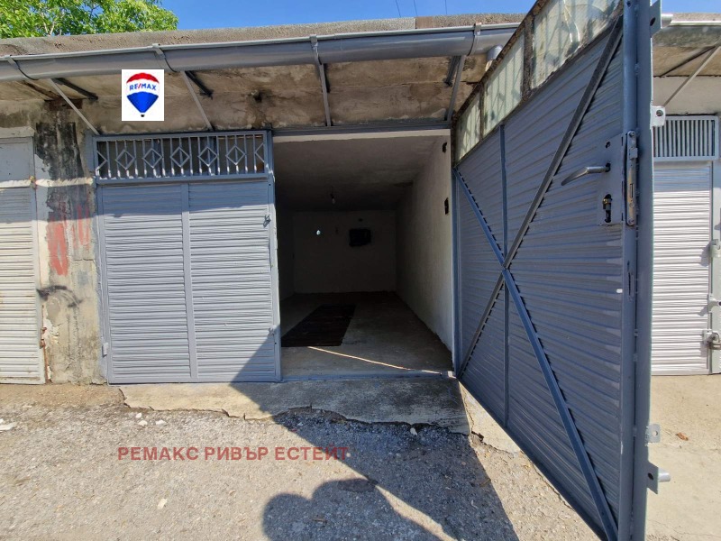 Продава ГАРАЖ в град Русе, Здравец Изток - 20 кв.м / 22 900 € » 44 788.51 лв., РЕМАКС РИВЪР ЕСТЕЙТ