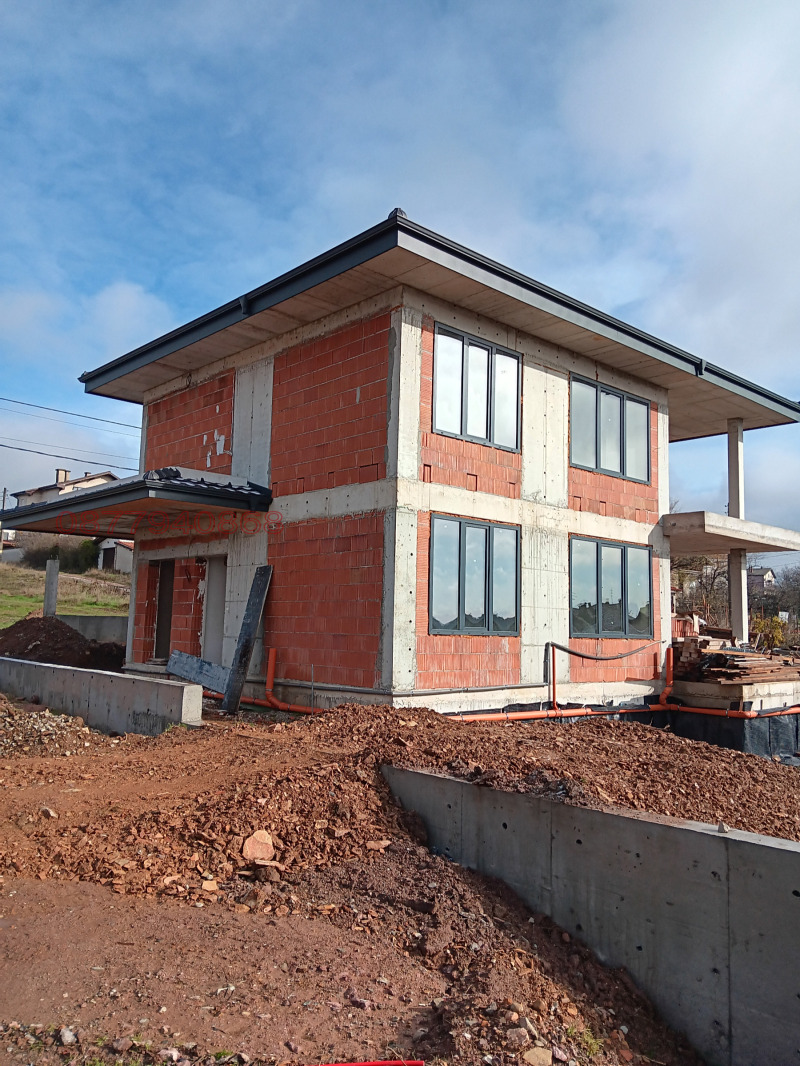 Продава КЪЩА, с. Вакарел, област София област