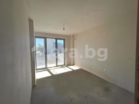 1 chambre Vazrajdane 2, Varna