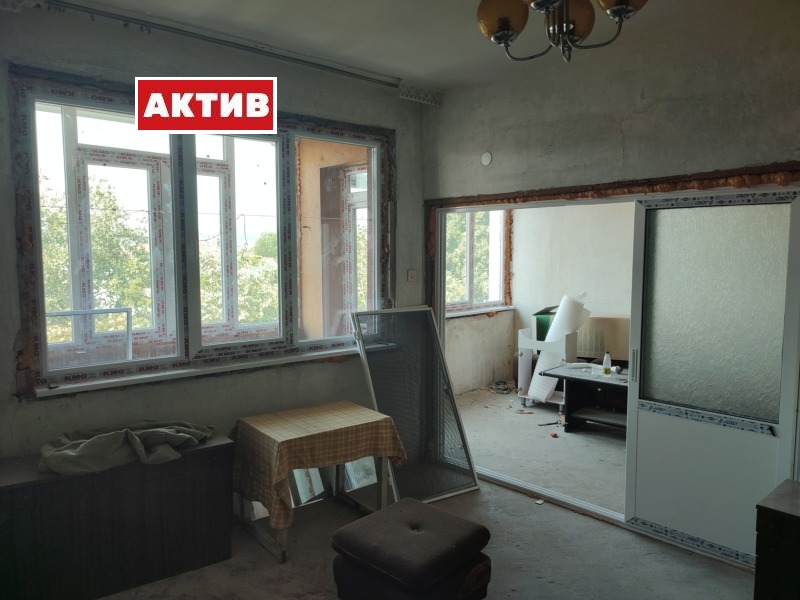 Продава 4-СТАЕН, гр. Търговище, Център, снимка 3 - Aпартаменти - 47621258