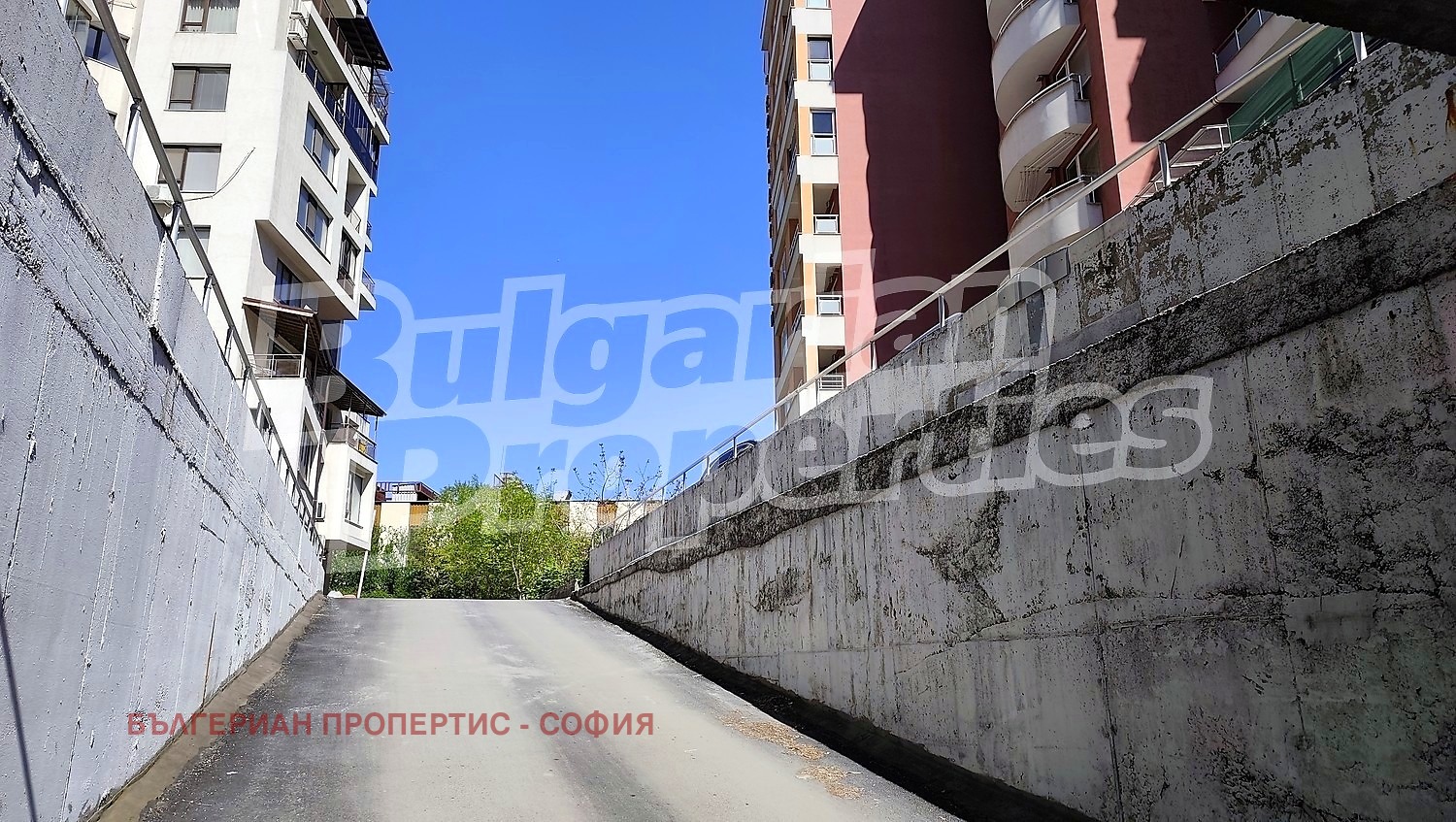 Продава ГАРАЖ, ПАРКОМЯСТО, гр. София, Полигона, снимка 7 - Гаражи и паркоместа - 54448323