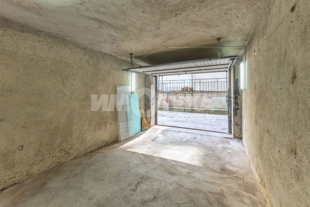 Продава ГАРАЖ, ПАРКОМЯСТО, гр. Варна, Център, снимка 3 - Гаражи и паркоместа - 56119220