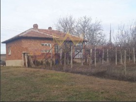 Продава къща област Варна с. Царевци - [1] 