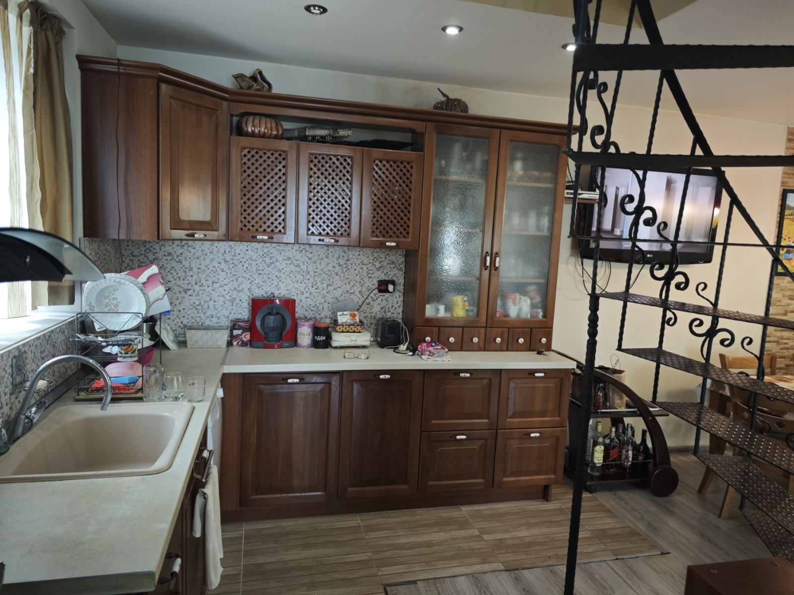 Продава ЕТАЖ ОТ КЪЩА, гр. Каварна, област Добрич, снимка 5 - Етаж от къща - 53895061