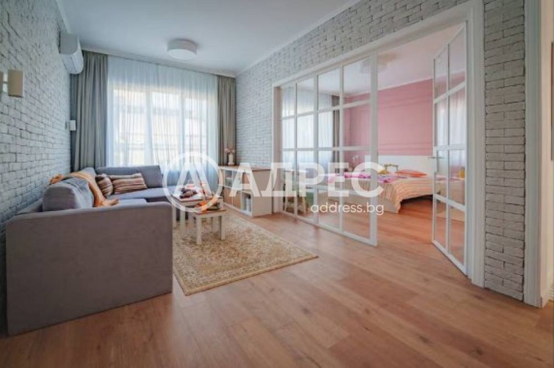 Продава МНОГОСТАЕН, гр. София, Център