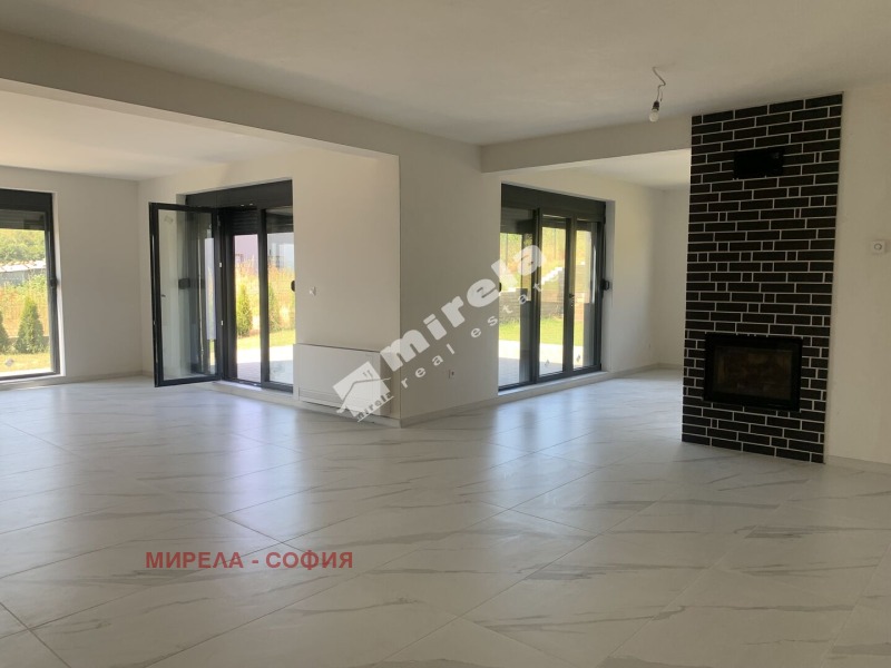 In vendita  Casa Sofia , Bistritsa , 473 mq | 17367412