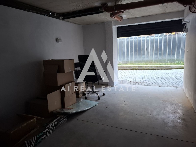 Продава ГАРАЖ, ПАРКОМЯСТО, гр. Плевен, Идеален център, снимка 2 - Гаражи и паркоместа - 53110061