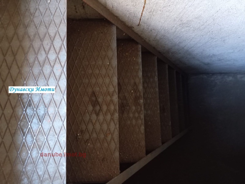 Продава ГАРАЖ, ПАРКОМЯСТО, гр. Русе, Дружба 1, снимка 3 - Гаражи и паркоместа - 53306178