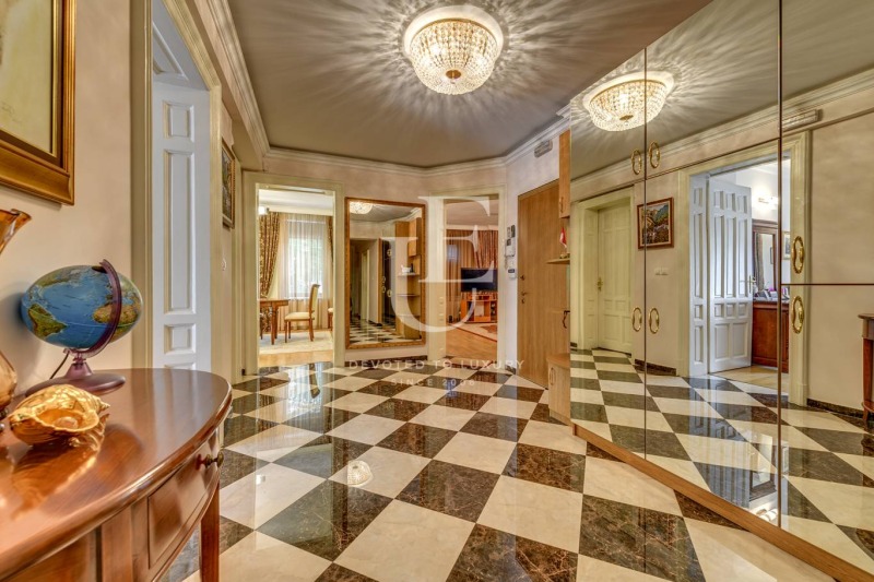 Продава  3-стаен град София , Център , 185 кв.м | 90142907