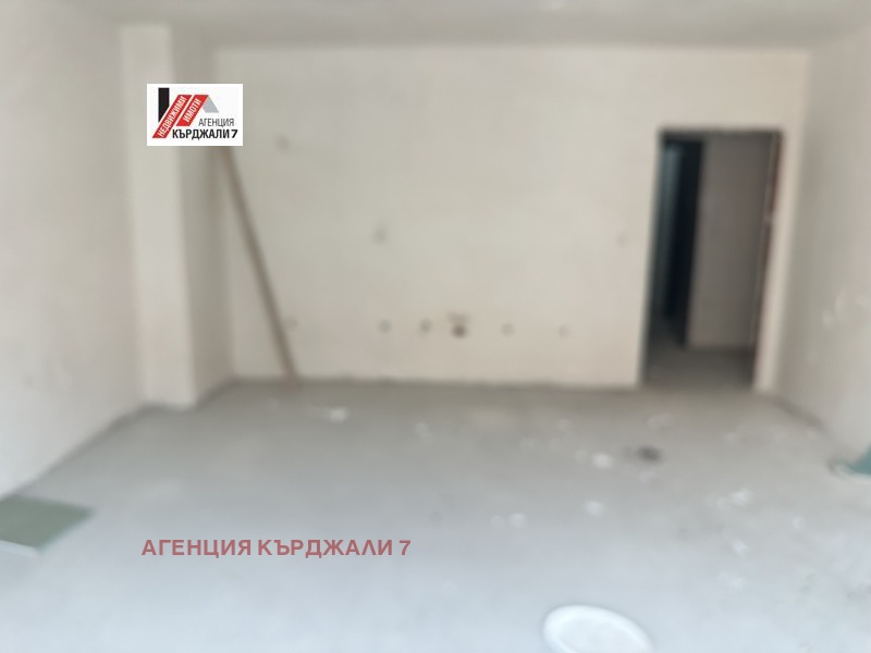 Na sprzedaż  2 sypialnie Kardżali , Wazrożdenci , 100 mkw | 35682209 - obraz [2]