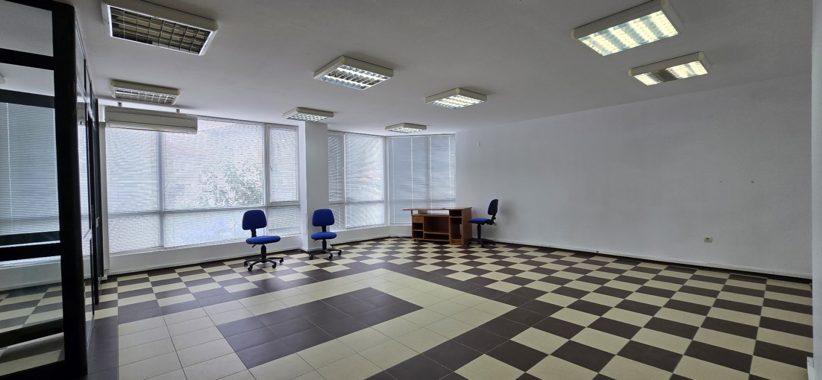 Продава ОФИС, гр. Шумен, Пазара, снимка 2 - Офиси - 52219597