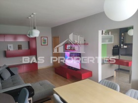 2 makuuhuonetta Zona B-5, Sofia