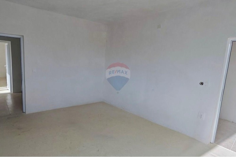 Продава ЕТАЖ ОТ КЪЩА, гр. Каварна, област Добрич, снимка 11 - Етаж от къща - 52987804