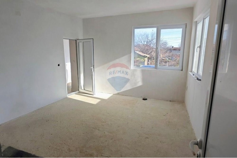 Продава ЕТАЖ ОТ КЪЩА, гр. Каварна, област Добрич, снимка 4 - Етаж от къща - 52987804