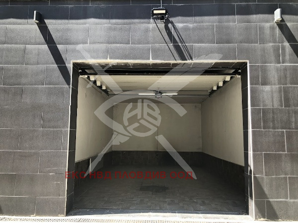 Продава ГАРАЖ, ПАРКОМЯСТО, гр. Пловдив, Кючук Париж, снимка 2 - Гаражи и паркоместа - 53944833