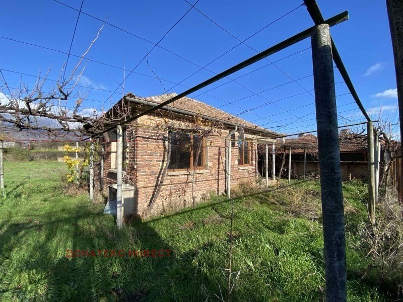 Продава КЪЩА, с. Васил Левски, област Пловдив, снимка 2 - Къщи - 53439357