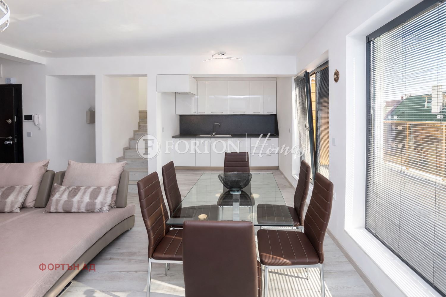 Продава 3-СТАЕН, гр. София, Център, снимка 2 - Апартаменти - 54037909