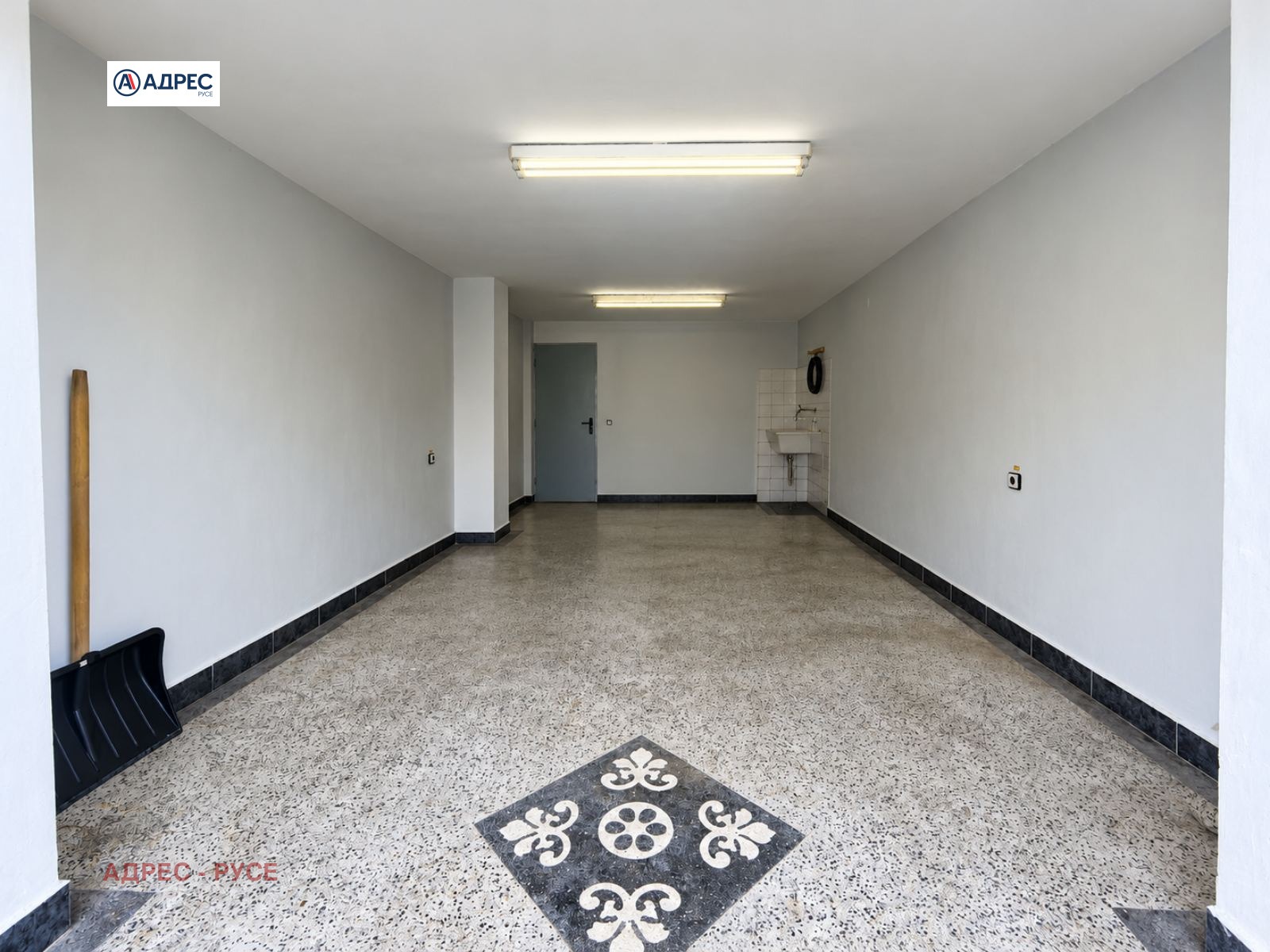 Продава ГАРАЖ, ПАРКОМЯСТО, гр. Русе, Дружба 2