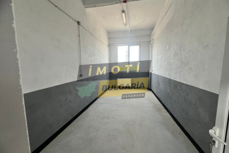 Продава ПРОМ. ПОМЕЩЕНИЕ, гр. Кърджали, Гледка, снимка 15 - Производствени сгради - 53156143