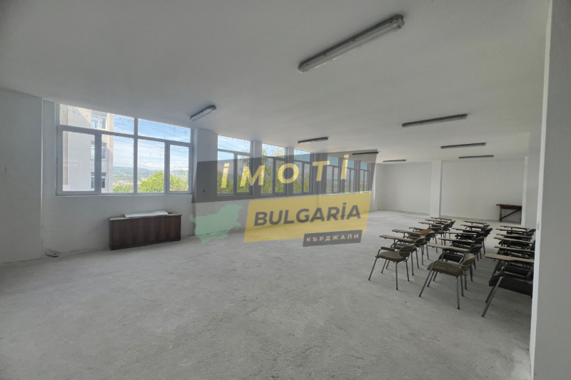 Продава ПРОМ. ПОМЕЩЕНИЕ, гр. Кърджали, Гледка, снимка 10 - Производствени сгради - 53156143