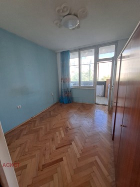 2-стаен град София, Света Троица