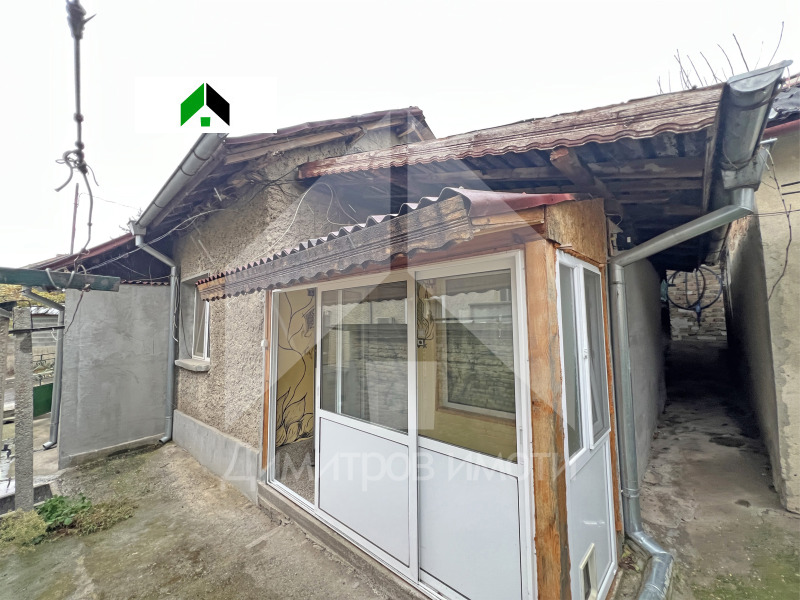 Продава КЪЩА в област Шумен, гр. Нови пазар - 50 кв.м / 40 000 € » 78 233.20 лв., ДИМИТРОВ ИМОТИ