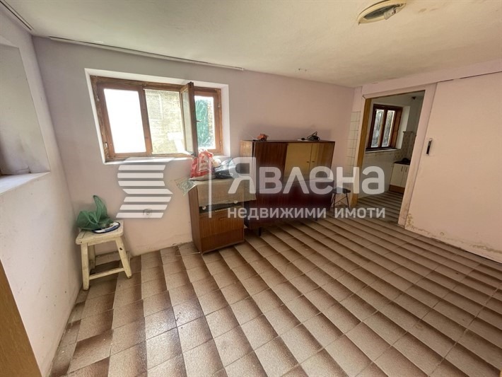 Продава ЕТАЖ ОТ КЪЩА, гр. Варна, Цветен квартал, снимка 5 - Етаж от къща - 53068441