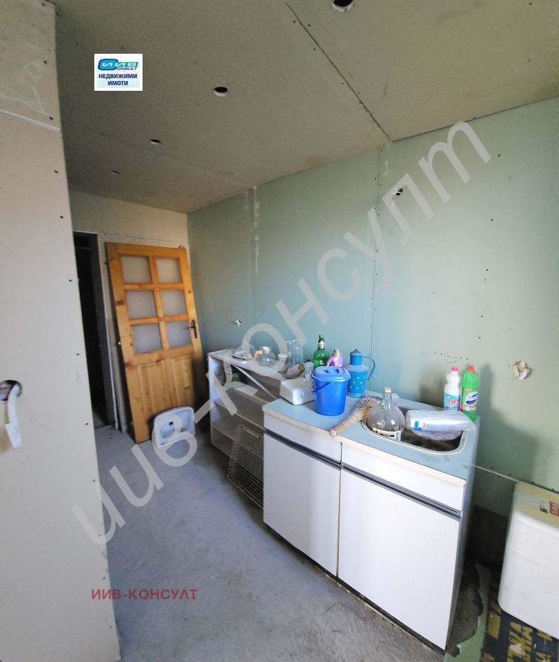 Продава КЪЩА, с. Малки чифлик, област Велико Търново, снимка 13 - Къщи - 50707362