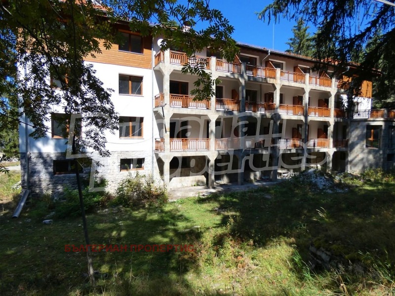 Продава ХОТЕЛ в област София, с. Говедарци - 1496 кв.м / 1 200 000 € » 2 346 996.00 лв., БЪЛГЕРИАН ПРОПЕРТИС