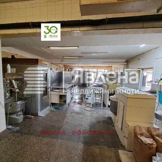 In vendita  Edificio industriale Varna , Zapadna promishlena zona , 900 mq | 26416244 - Immagine [2]