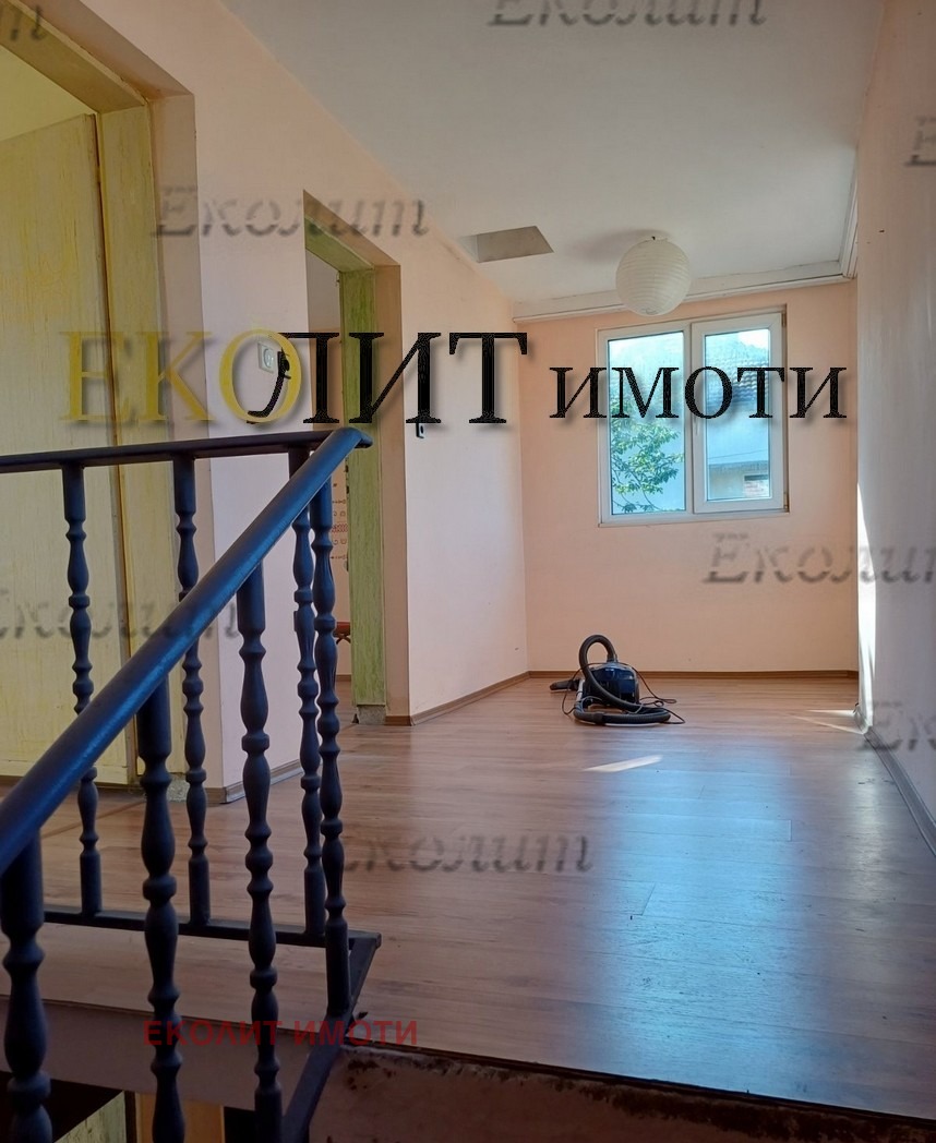 Продава КЪЩА, гр. Перник, Църква, снимка 2 - Къщи - 52304963