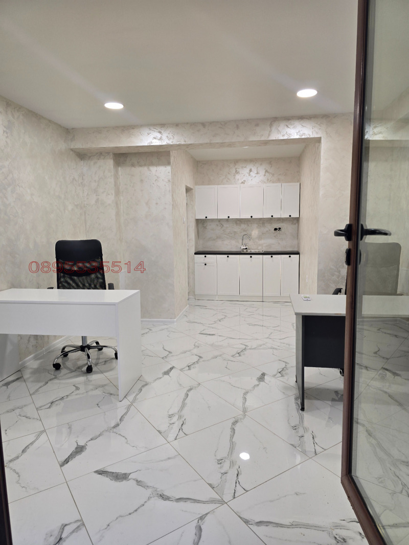 Te koop  Kantoor Plovdiv , Karsjijaka , 30 m² | 39179792 - afbeelding [3]
