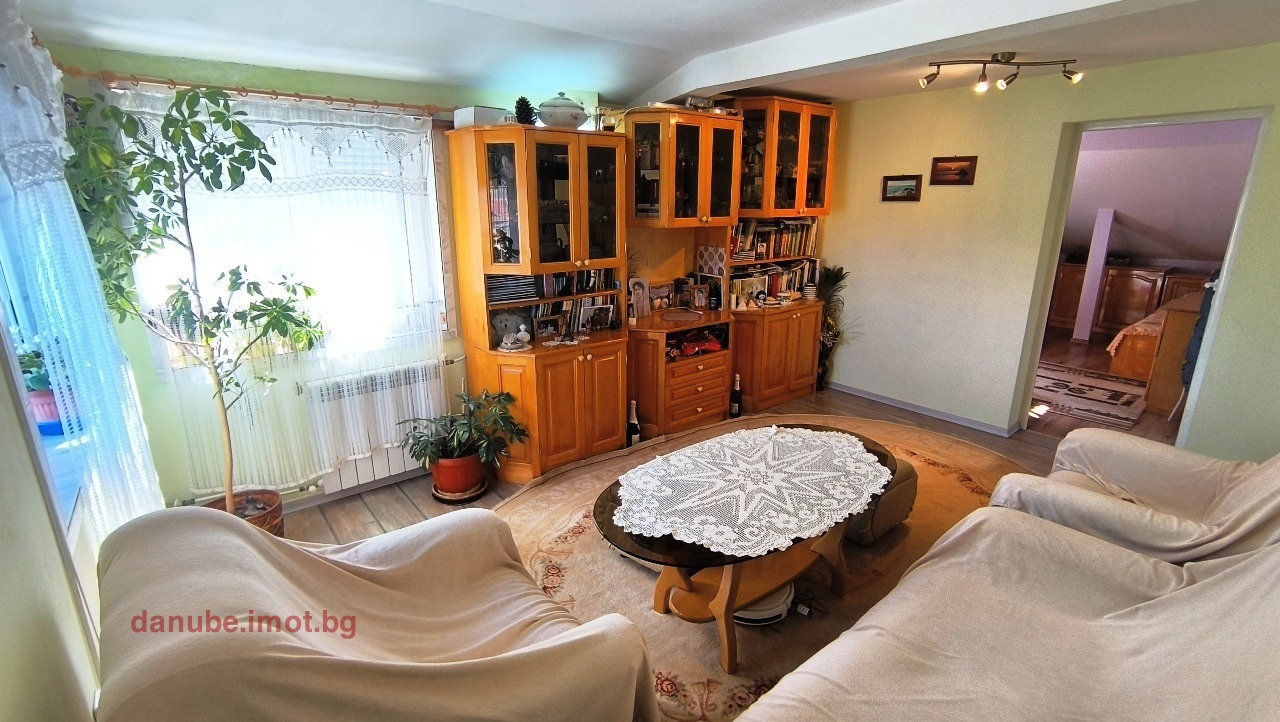 Продава ЕТАЖ ОТ КЪЩА, гр. Русе, Център, снимка 2 - Етаж от къща - 54281162