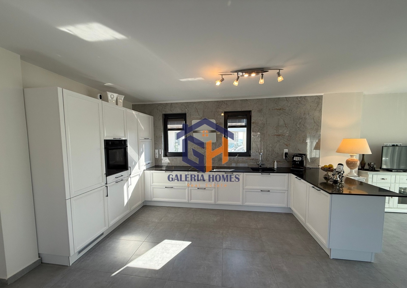 Продава КЪЩА, гр. Поморие, област Бургас, снимка 8 - Къщи - 54203190